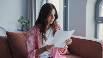 Young woman reading letter.
