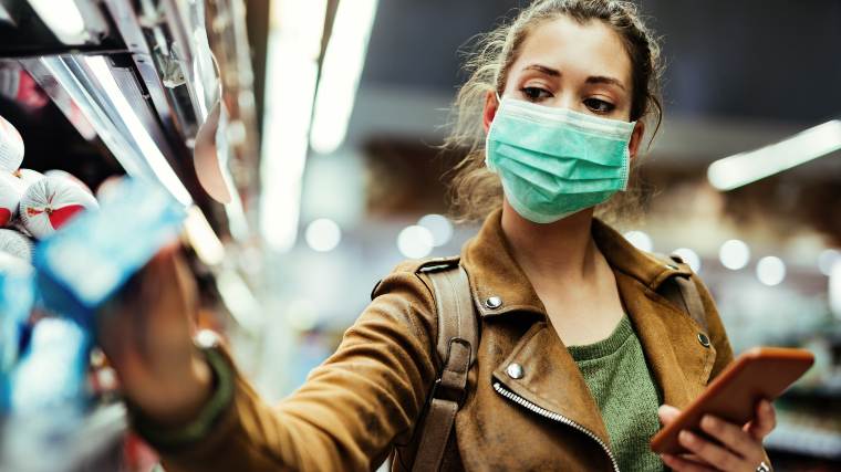 woman shopping while wearing a mask