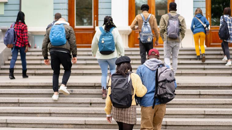 College students walking to class.